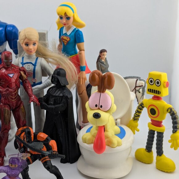 Bundle of various toys and figures - Picture 5 of 5